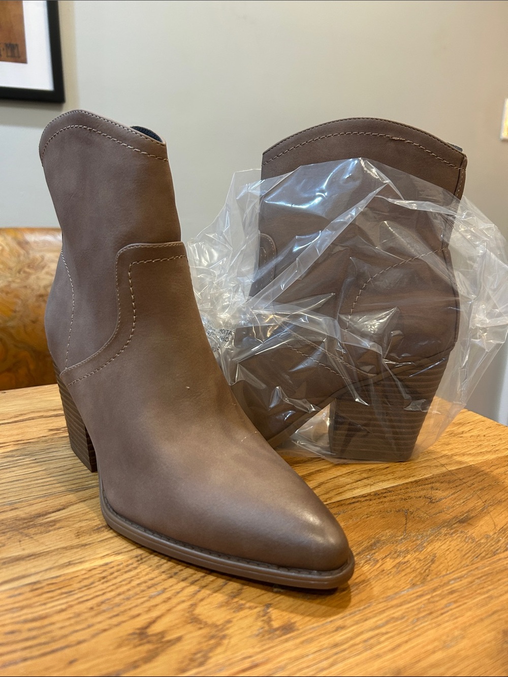 Naturalizer Women's Brown Pointed Ankle Booties Never Worn